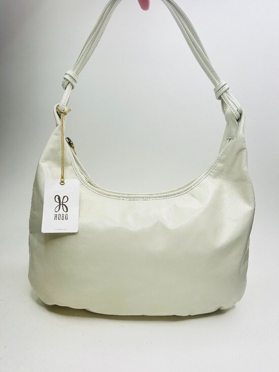 HOBO Handbags - NWT Hobo International Illumin Latte Leather Hobo Bag Slouchy Wanderlust